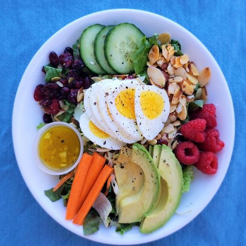 Image of a healthy salad for Nutrition Classes at the YMCA